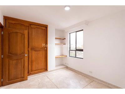 Apartamento en venta en La Floresta, Medellín · foto 7 de 18