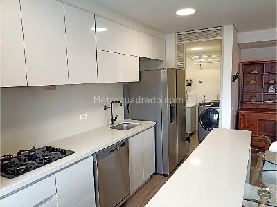 Apartamento de 2 alcobas en venta en El Poblado, Medellín, 95 m² · foto 13 de 20