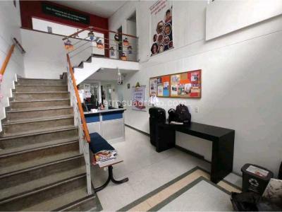Casa de 1 alcoba en venta en Laureles, Medellín, 299 m² · foto 2 de 20