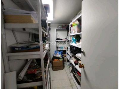 Casa de 1 alcoba en venta en Laureles, Medellín, 299 m² · foto 17 de 20