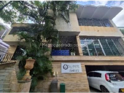 Casa de 5 alcobas en venta en Prado Centro, Medellín, 968 m² · foto 2 de 20