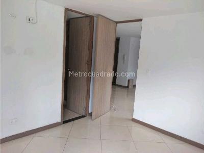 Apartamento de 2 alcobas en venta en Obrero, Bello, 54 m² · foto 8 de 12