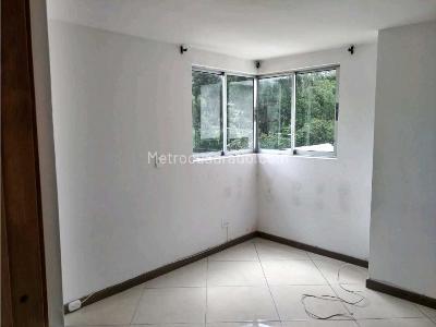 Apartamento de 2 alcobas en venta en Obrero, Bello, 54 m² · foto 10 de 12