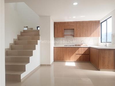 Apartamento de 2 alcobas en venta en Calle Larga, Sabaneta, 126 m² · foto 2 de 20