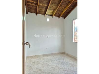 Casa de 3 alcobas en venta en Prado, Bello, 65 m² · foto 7 de 13
