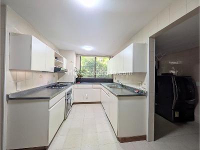 Apartamento de 4 alcobas en venta en Loma De Los Balsos, Medellín, 260 m² · foto 3 de 16