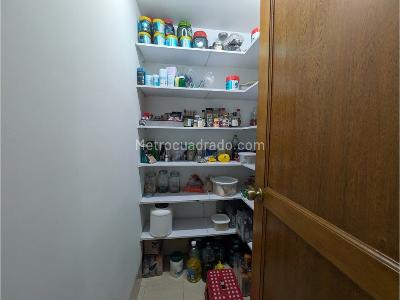 Apartamento de 4 alcobas en venta en Loma De Los Balsos, Medellín, 260 m² · foto 13 de 16