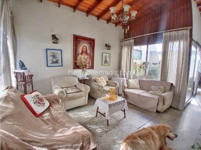 Casa de 5 alcobas en venta en Malibu, Medellín, 240 m² · foto 2 de 20
