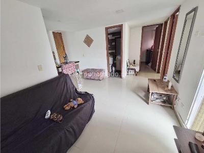 Apartamento de 3 alcobas en venta en Madera, Bello, 58 m² · foto 2 de 16