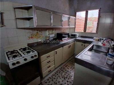 Casa de 5 alcobas en venta en Boston, Medellín, 216 m² · foto 5 de 20