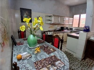Casa de 5 alcobas en venta en Boston, Medellín, 216 m² · foto 9 de 20