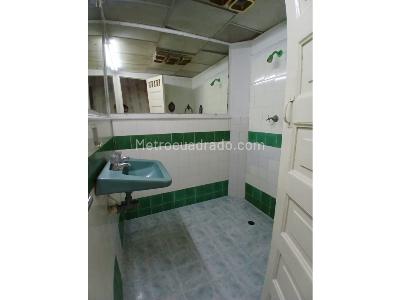 Casa de 5 alcobas en venta en Boston, Medellín, 216 m² · foto 19 de 20