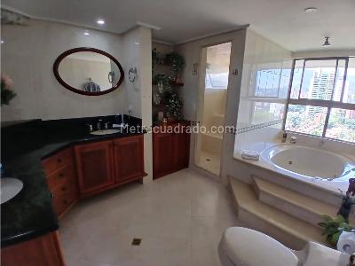 Apartamento de 4 alcobas en venta en Loma De Los Balsos, Medellín, 300 m² · foto 18 de 20