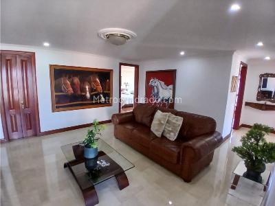 Apartamento de 4 alcobas en venta en Loma De Los Balsos, Medellín, 300 m² · foto 4 de 20