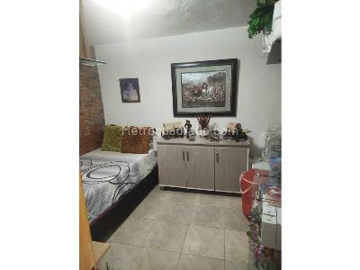 Casa de 2 alcobas en venta en Castilla, Medellín, 65 m² · foto 13 de 18