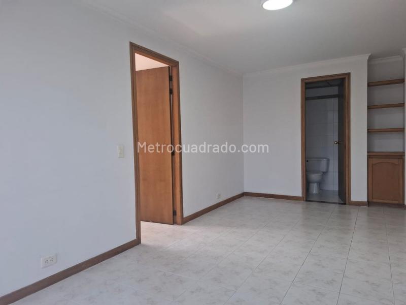 1BR Apartment in El Poblado (54 m²) - 3