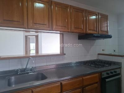 Apartamento en venta en El Poblado, Medellín · foto 8 de 17