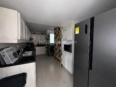 Apartamento de 4 alcobas en arriendo en El Poblado, Medellín, 230 m² · foto 16 de 20