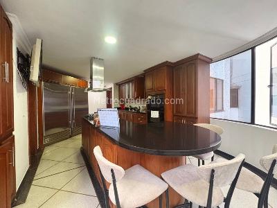 Apartamento de 4 alcobas en arriendo en El Poblado, Medellín, 590 m² · foto 5 de 20