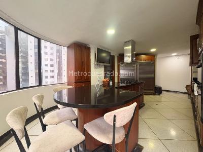 Apartamento de 4 alcobas en arriendo en El Poblado, Medellín, 590 m² · foto 6 de 20