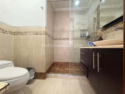 Apartamento de 4 alcobas en arriendo en El Poblado, Medellín, 590 m² · foto 17 de 20