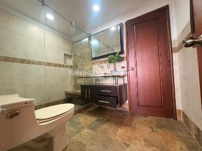 Apartamento de 4 alcobas en arriendo en El Poblado, Medellín, 590 m² · foto 19 de 20