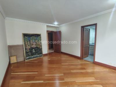 Apartamento de 4 alcobas en venta en El Poblado, Medellín, 458 m² · foto 3 de 20