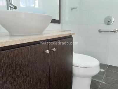Apartamento de 3 alcobas en arriendo en El Poblado, Medellín, 135 m² · foto 15 de 18