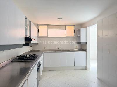 Casa de 3 alcobas en venta en El Poblado, Medellín, 350 m² · foto 4 de 18