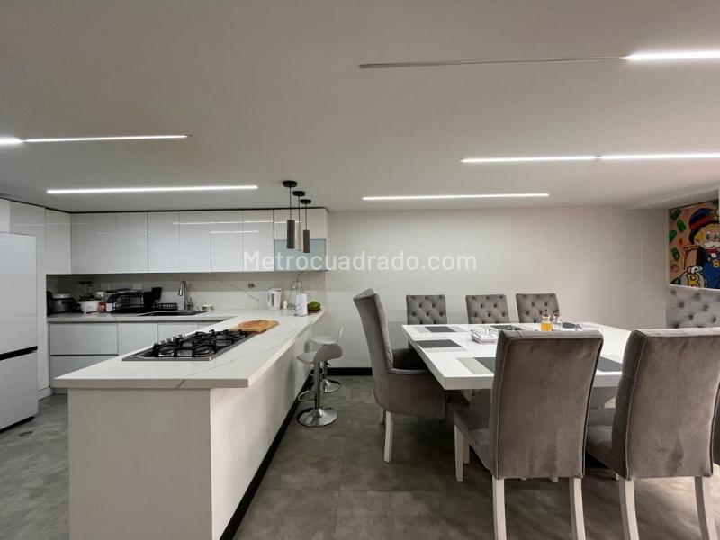 Casa en Arriendo, El Poblado, Medellín - Mehr