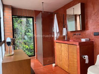 Casa de 3 alcobas en arriendo en Las Brujas, Envigado, 201 m² · foto 15 de 16