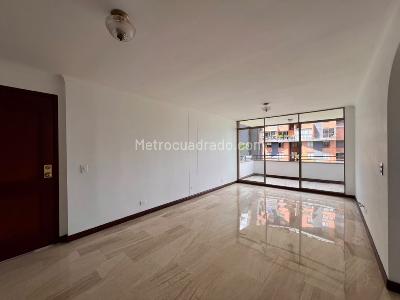 Apartamento de 2 alcobas en venta en El Poblado, Medellín, 82 m² · foto 3 de 12