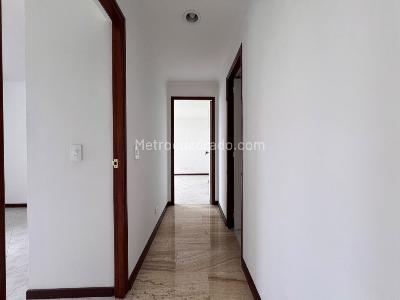 Apartamento de 2 alcobas en venta en El Poblado, Medellín, 82 m² · foto 4 de 12