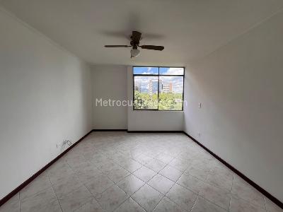 Apartamento de 2 alcobas en venta en El Poblado, Medellín, 82 m² · foto 9 de 12
