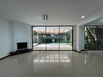Casa de 3 alcobas en venta en Zona 5, Envigado, 218 m² · foto 13 de 20