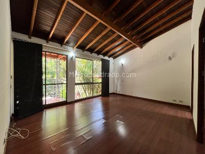 Casa de 3 alcobas en venta en Zona 5, Envigado, 218 m² · foto 19 de 20