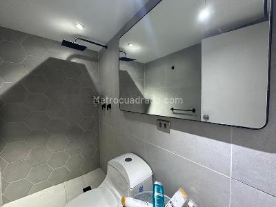 Apartamento de 2 alcobas en venta en El Poblado, Medellín, 80 m² · foto 18 de 19
