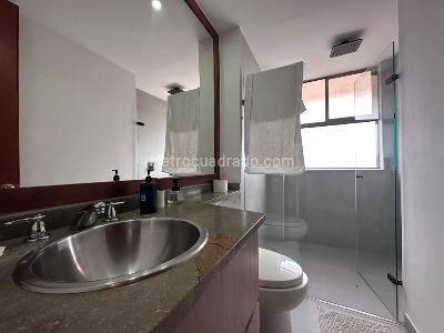 Apartamento de 2 alcobas en arriendo en El Poblado, Medellín, 96 m² · foto 2 de 18