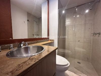Apartamento de 2 alcobas en arriendo en El Poblado, Medellín, 96 m² · foto 3 de 18