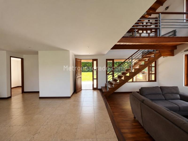 Casa – Envigado, Valle de Aburrá - Más