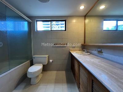 Apartamento de 4 alcobas en venta en El Poblado, Medellín, 230 m² · foto 11 de 16