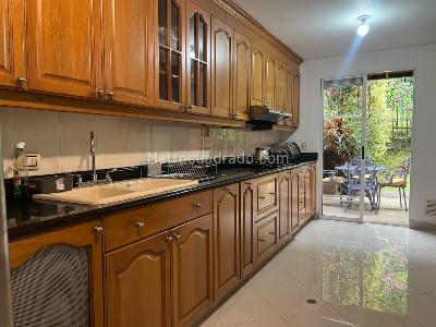 Casa de 4 alcobas en arriendo en Zona 5, Envigado, 219 m² · foto 12 de 20