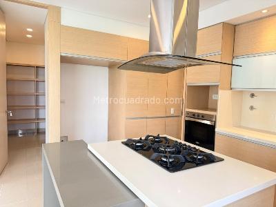 Apartamento de 3 alcobas en venta en El Poblado, Medellín, 272 m² · foto 12 de 19