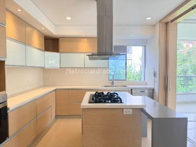 Apartamento de 3 alcobas en venta en El Poblado, Medellín, 272 m² · foto 13 de 19