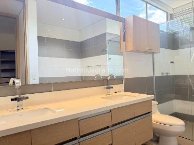 Apartamento de 3 alcobas en venta en El Poblado, Medellín, 272 m² · foto 2 de 19