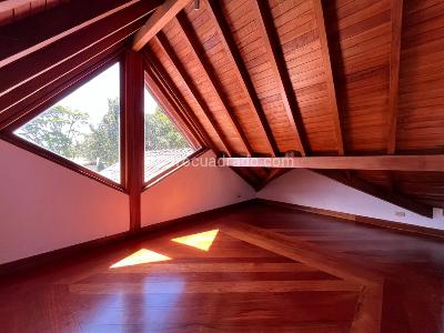Casa de 3 alcobas en arriendo en Via Acuarela, Envigado, 340 m² · foto 10 de 20
