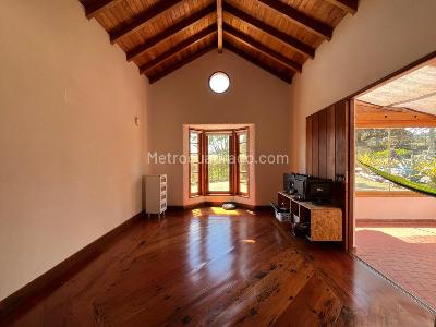 Casa de 3 alcobas en arriendo en Via Acuarela, Envigado, 340 m² · foto 12 de 20