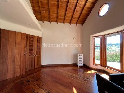 Casa de 3 alcobas en arriendo en Via Acuarela, Envigado, 340 m² · foto 13 de 20