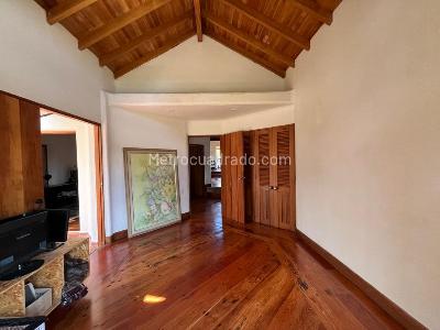 Casa de 3 alcobas en arriendo en Via Acuarela, Envigado, 340 m² · foto 14 de 20