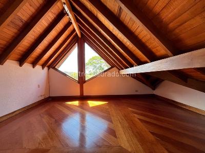 Casa de 3 alcobas en arriendo en Via Acuarela, Envigado, 340 m² · foto 9 de 20